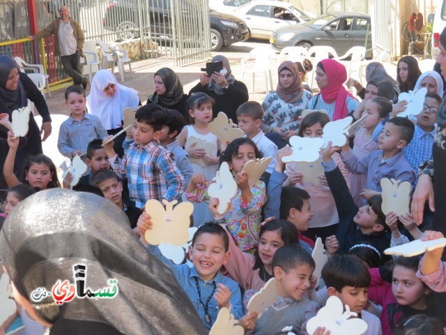 كفرقاسم – فيديو: بساتين الامل, السلام , والمحبة تحتفل بعيد الام على انغام عمو انس وجوقته ..
